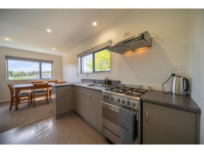 Cosy Lakeside - Manapouri Holiday Home